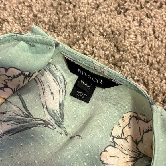 Floral blouse with draped pleated sleeves - Picture 5 of 5